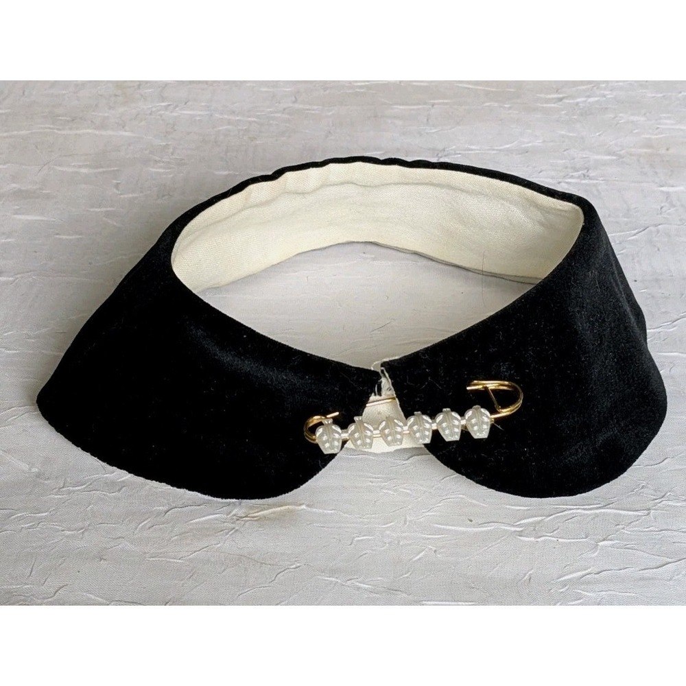Black Velvet Collar Removable With Brooch Pin Peter Pan Faux Mock GrannyCore Vtg - Picture 7 of 10